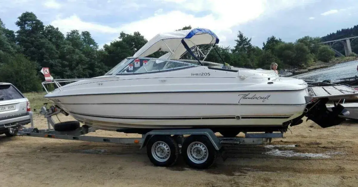 Doral Diablo 205, 4.3 Mercruiser V6, Zachovalý, Včetně vleku