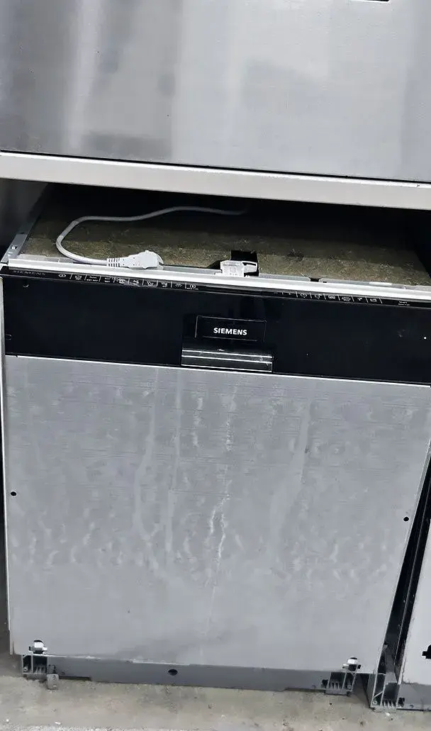 Myčka nádobí plně integrovaná AEG, Siemens, inverter