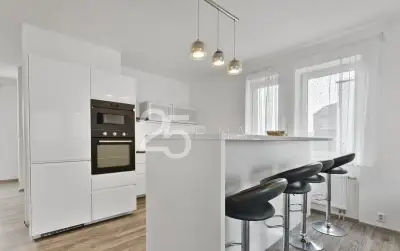 Prodej družstevního bytu 3+kk s balkonem a garážovým stáním