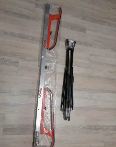 Kopyto-stolice na mazání lyží SWIX