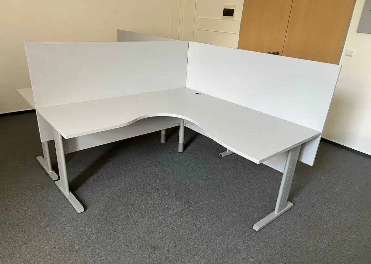 Pracovní stoly 160x160x75. Velká kancelář až 60ks