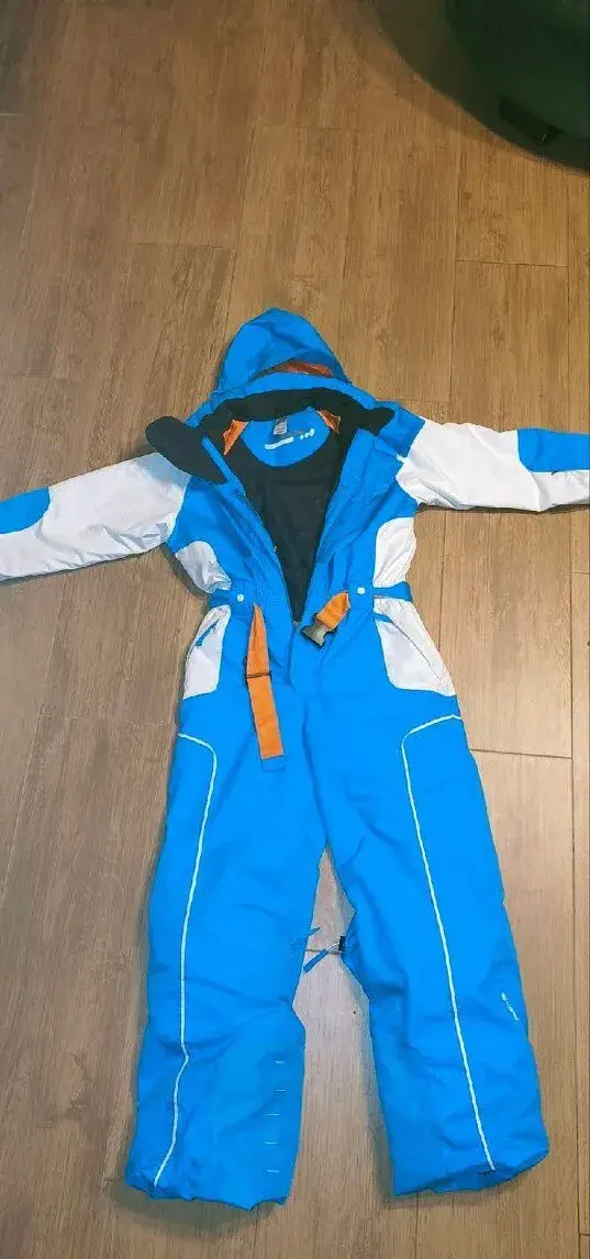 Skvělá zimní lyžařská kombinéza Decathlon