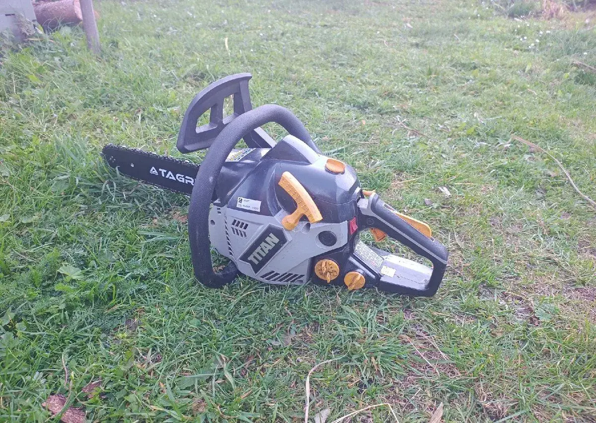 Motorová pila TITAN, 41cm3 / 1,5Kw, nova lišta a řetěz 35cm