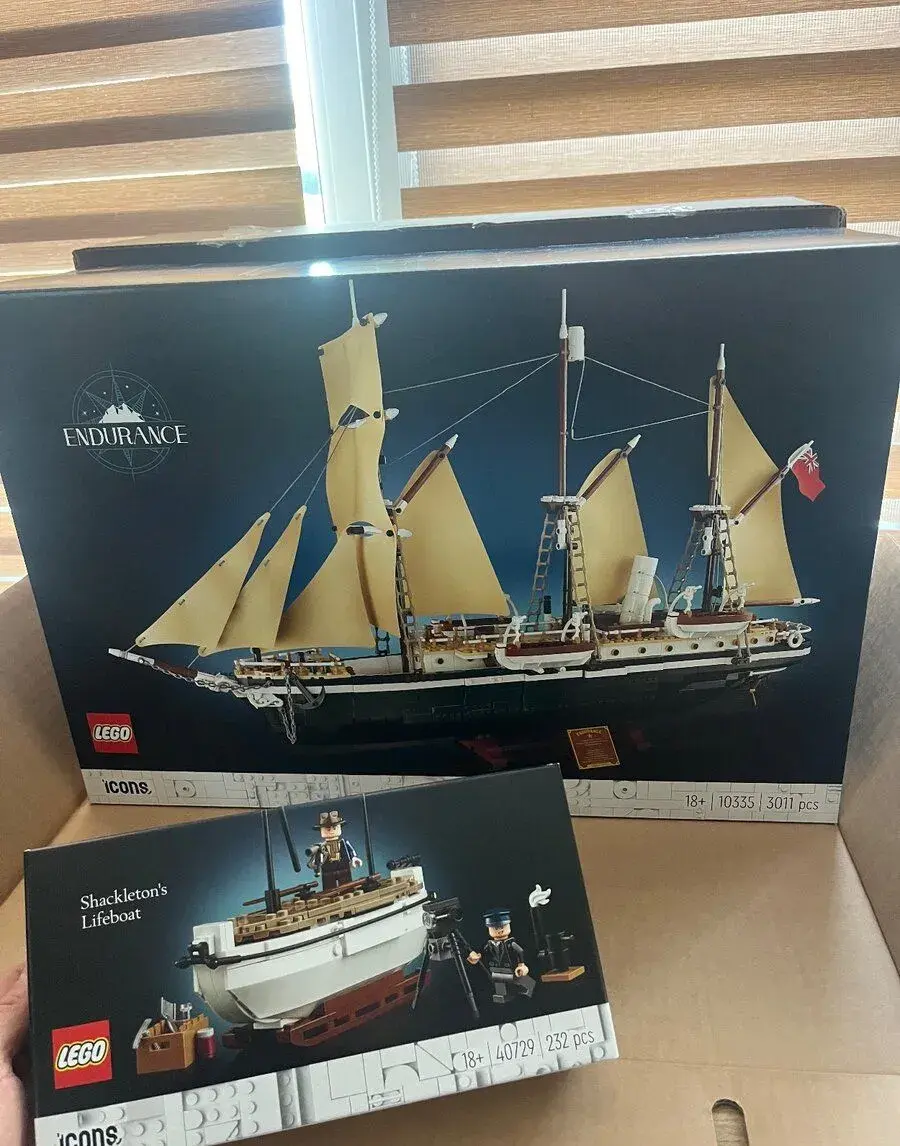 LEGO Icons 10335 The Endurance + GWP 40729