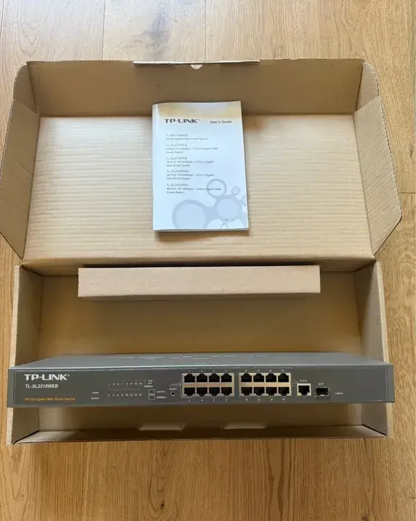 Smart Switch s 16 porty 10/100 Mbit/s a 2 gigabitovými porty