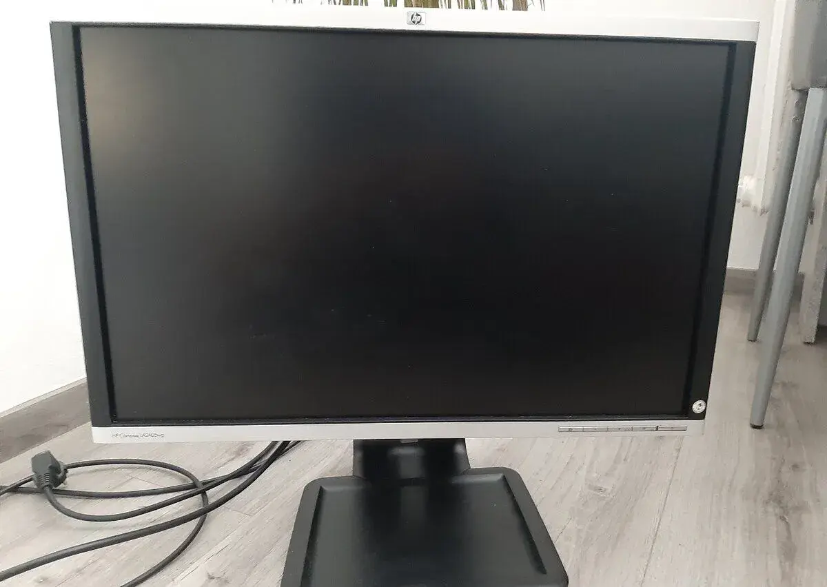 24" LCD monitor HP Compaq LA2405wg – 1920x1200 (16:10)