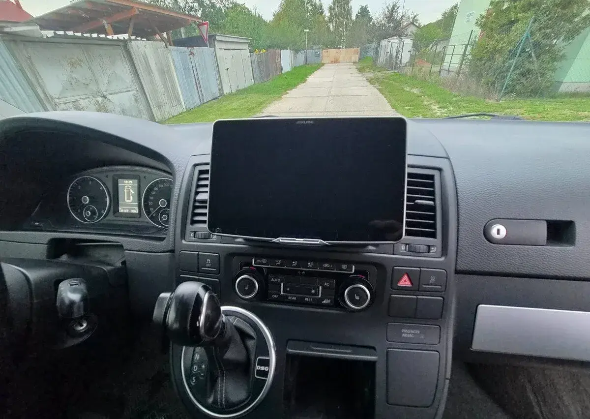 Volkswagen Multivan – 2011, 335 000 km