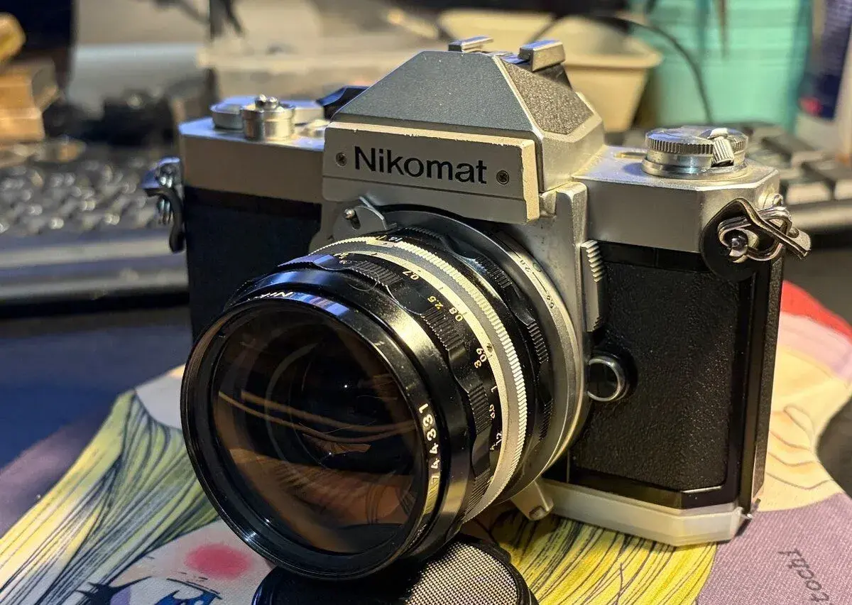 Nikon FT2 Nikomat + Nikkor-H 28mm f/3,5