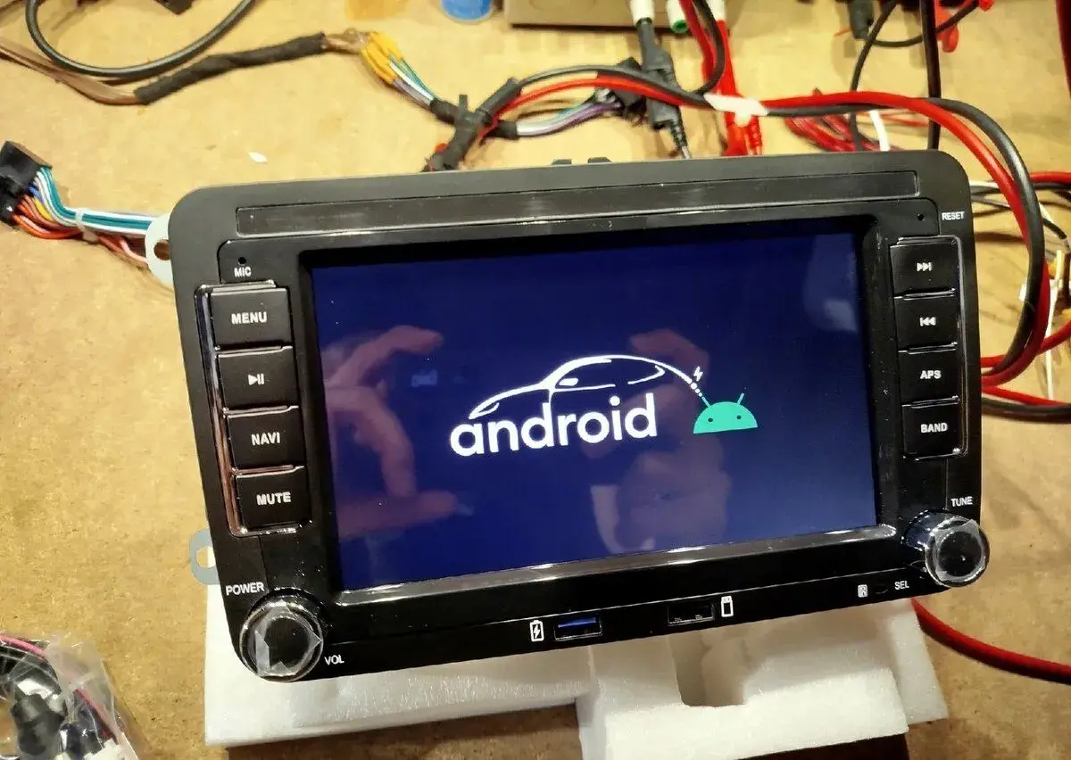 Autorádio pro VW, Škoda, Seat jako Columbus android carplay