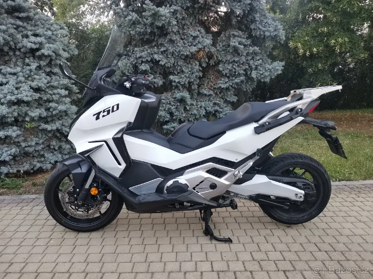 Honda Forza 750