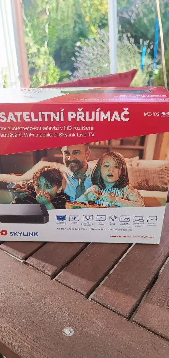 Satelitní přijímač
