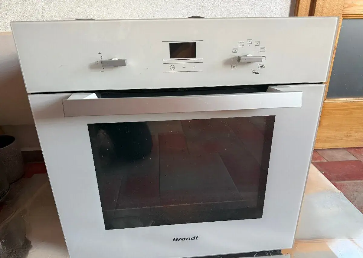 Multifunkční vestavná trouba BRANDT FP 1062 W - pyrolýza