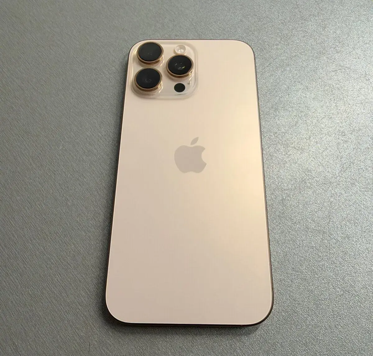 iPhone 16 Pro Max 1TB desert titan, rok záruka