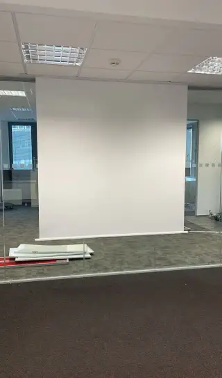 Projekční plátno elektro výsuvné