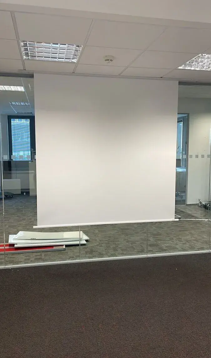 Projekční plátno elektro výsuvné