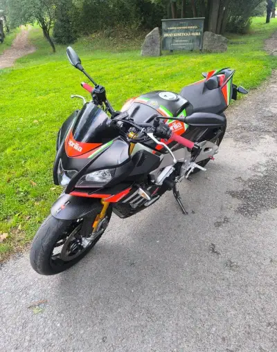 Aprilia tuono V4 1100 Factory