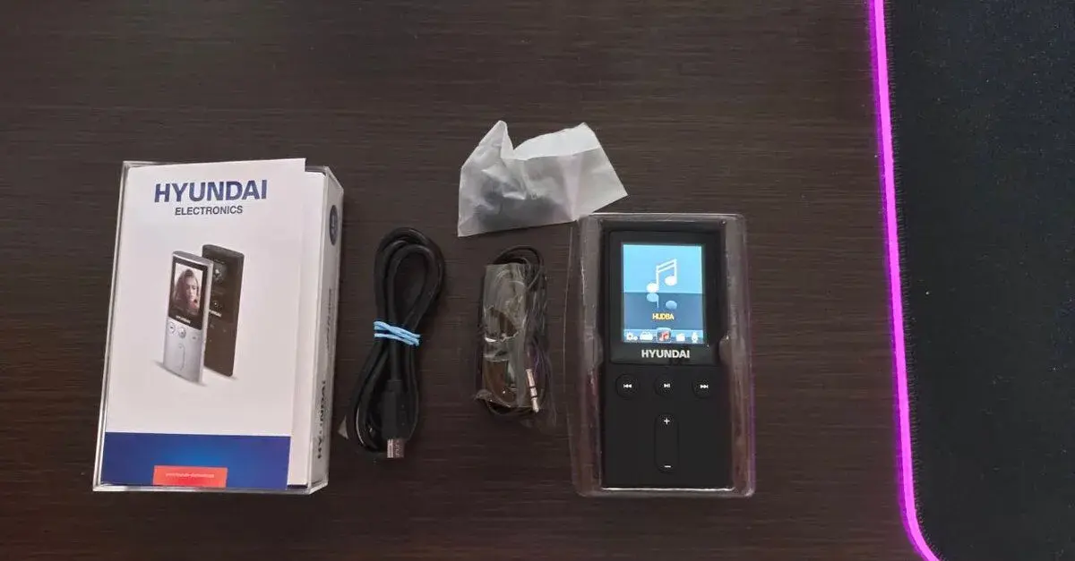 MP3 přehrávač Hyundai MPC 501 GB8 FM B černý