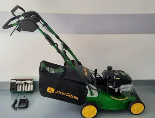 651 NOVÁ sekačka John Deere R43VE s motorem Briggs&Stratton