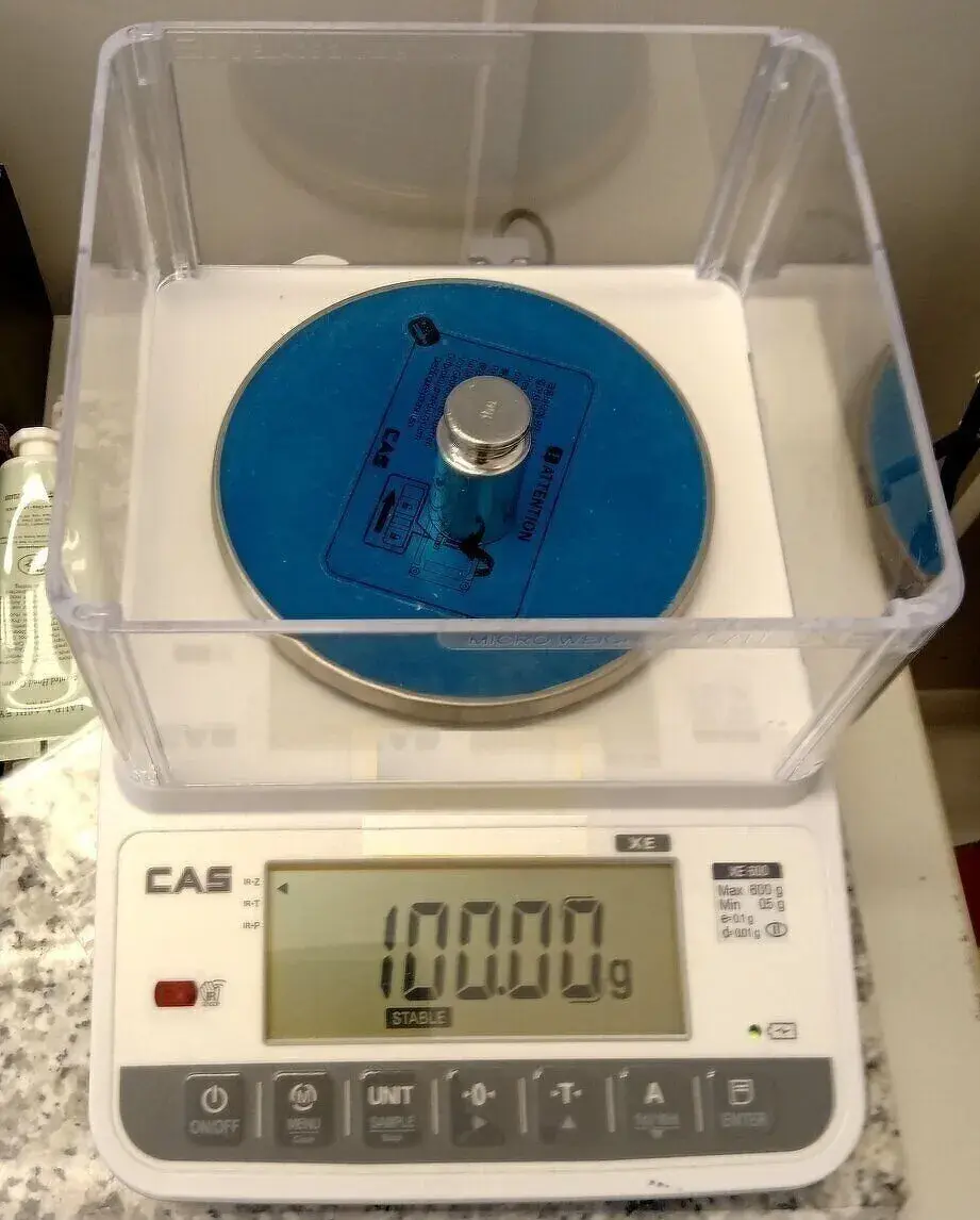 Váhy do zlatnictví, lékáren a laboratorní 0,01 g - 0,1 g