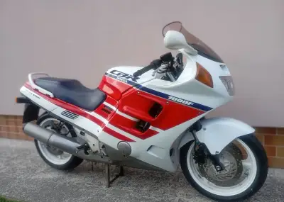HONDA CBR 1000F