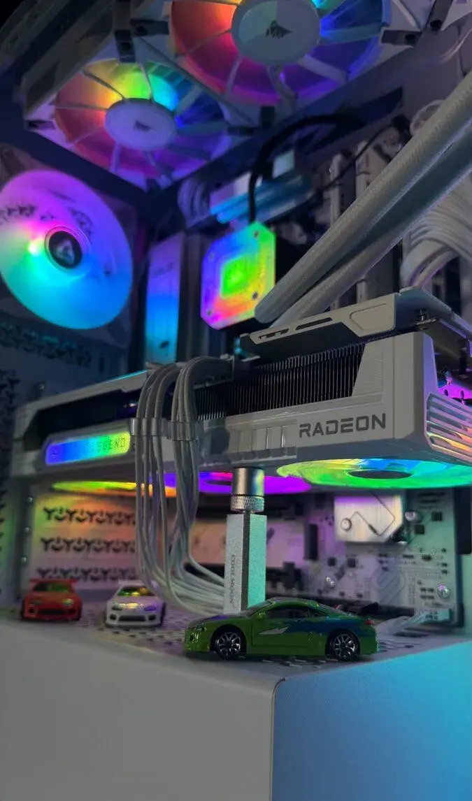 Výkonné bílé herní PC: Ryzen 7800X3D, 32GB DDR5