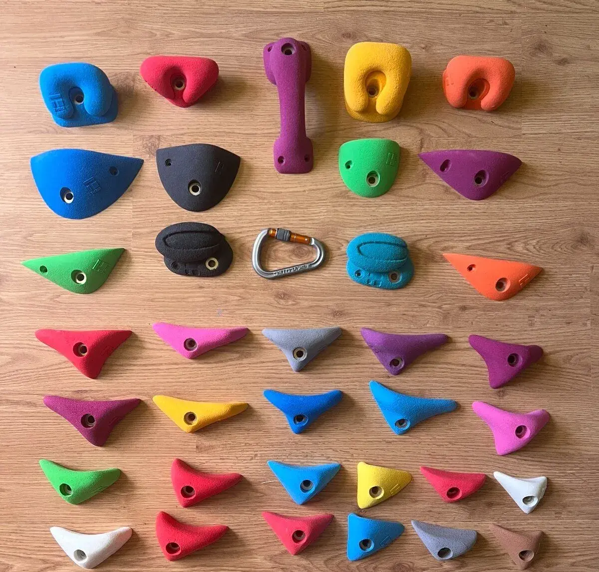 Nové dětské lezecké chyty THEREX set - 35 kusů