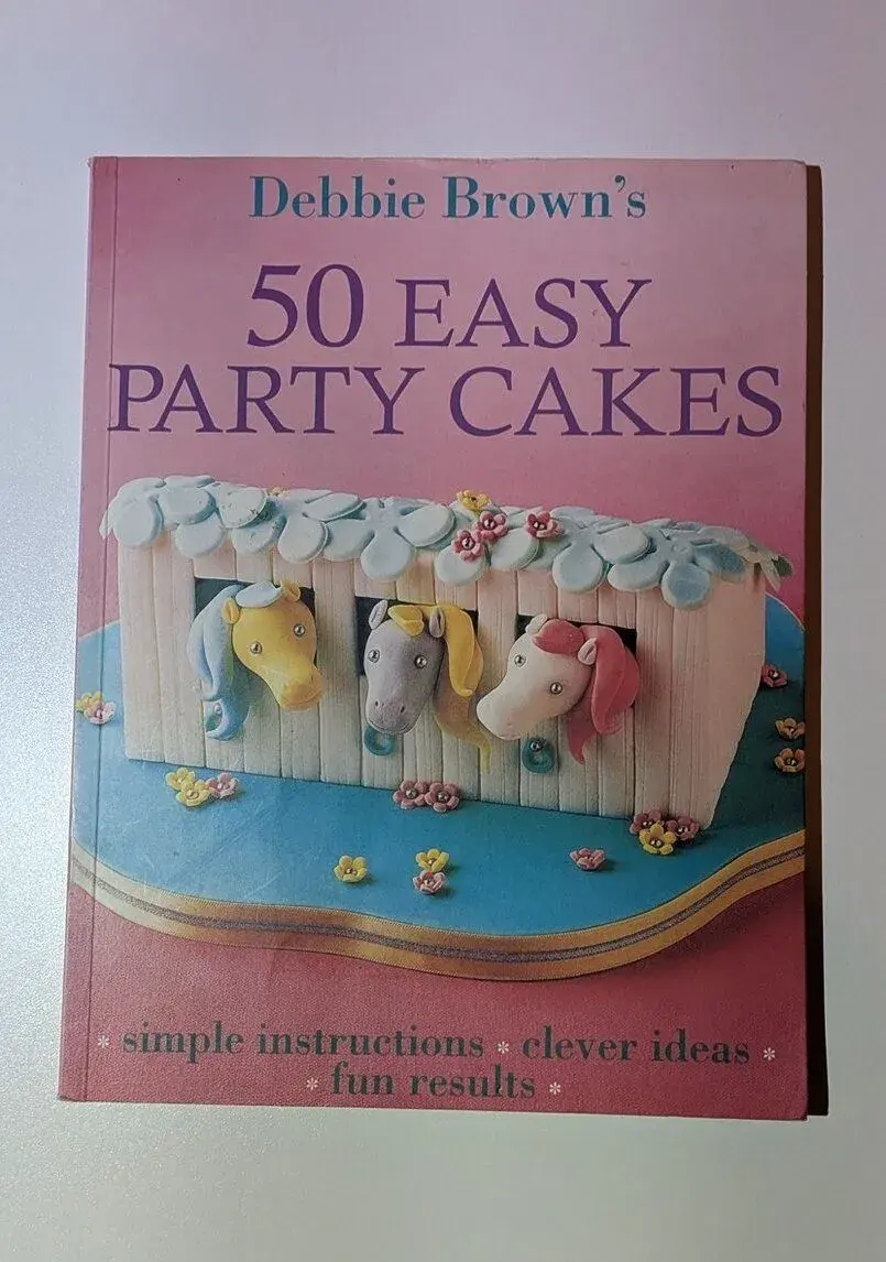 50 Easy Party Cakes od Debbie Brown