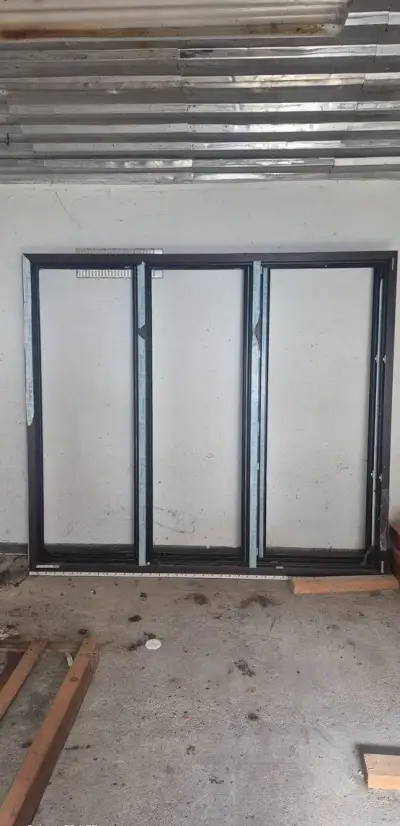 Tři Velké plastové okna
