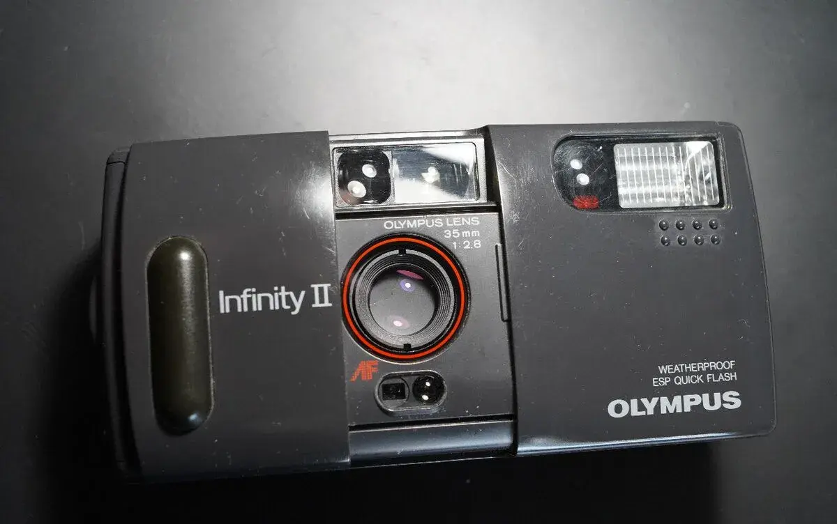 kinofilmový kompakt Olympus Infinity II