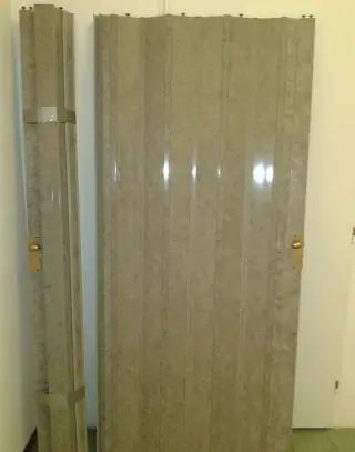 shrnovací dveře pro vest. skříň