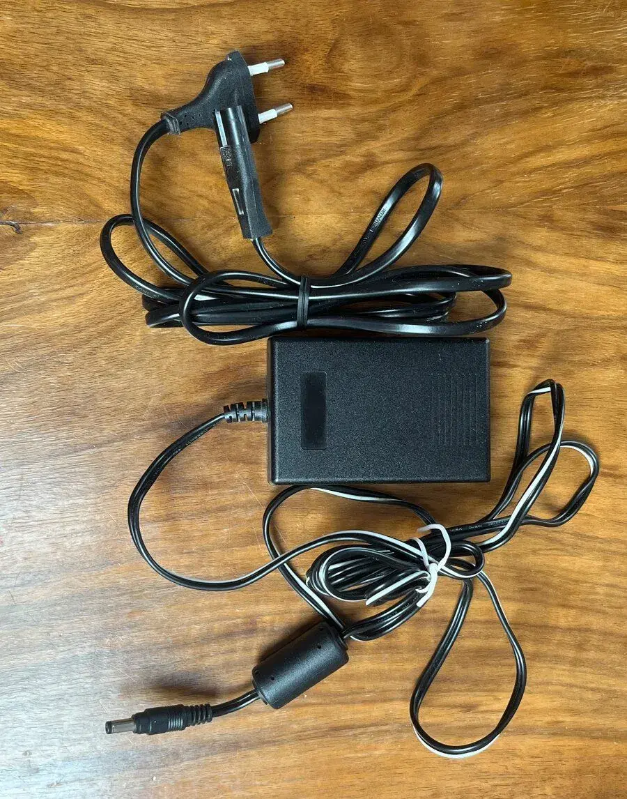 AC/DC adaptér ze 100V - 230V do 24V