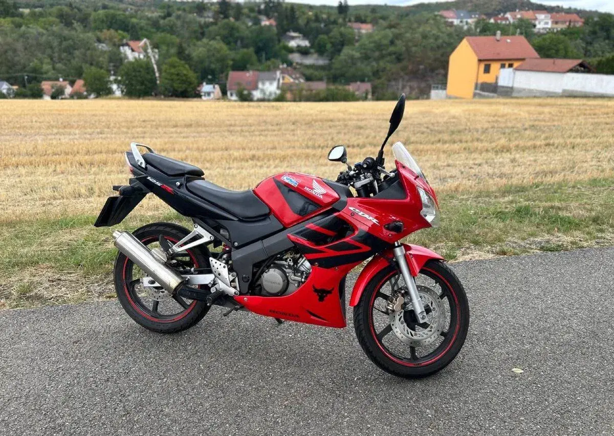 Honda CBR 125R | 2006, PLNĚ FUNKČNÍ, STK 09/2028
