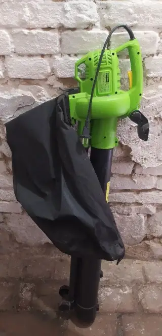 Zahradní vysavač nebo foukač Fieldman 4030E