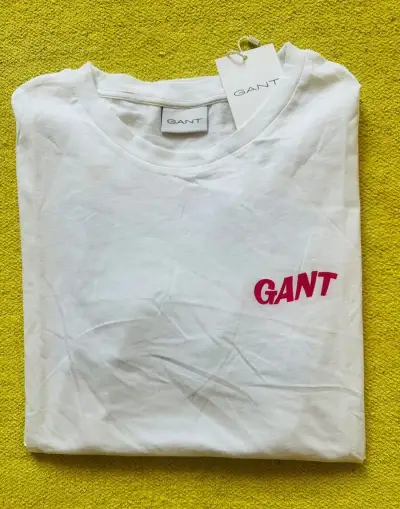 Gant white print logo