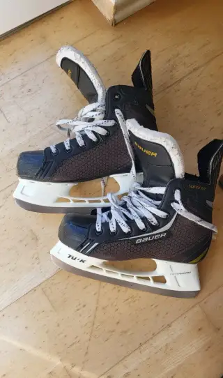 Hokejové brusle Bauer vel.37,5