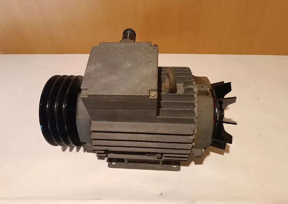 Elektromotor MEZ Mohelnice 3 kW, 2850 ot/min (4AP100L-2)