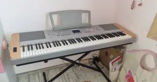 Digitální piano Yamaha Portable Grand DGX 640