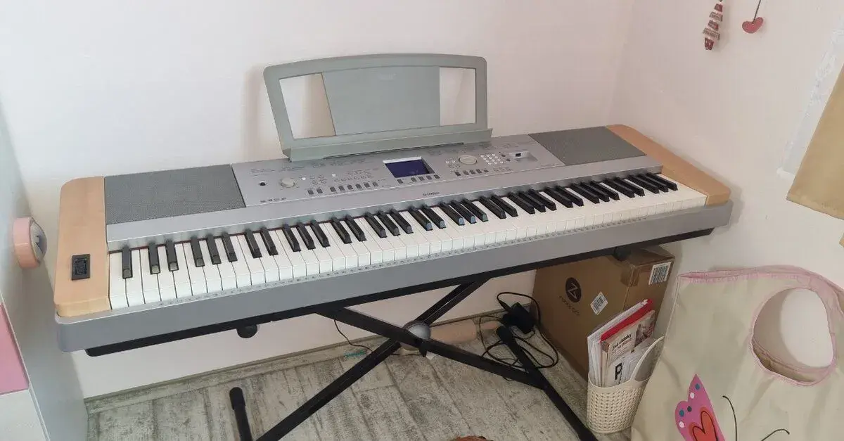 Digitální piano Yamaha Portable Grand DGX 640