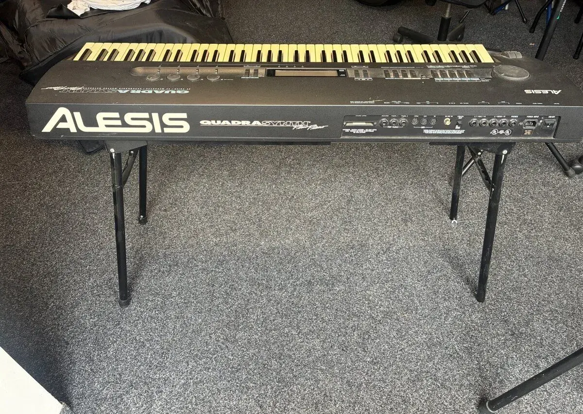 Alesis QuadraSynth Plus Piano.