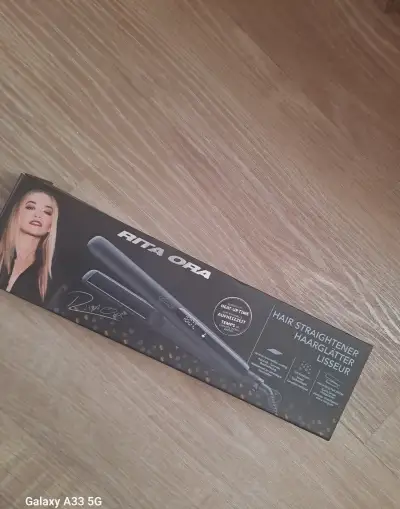 Žehlička na vlasy Rita Ora