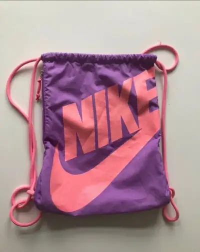 Fialový sportovní vak Nike