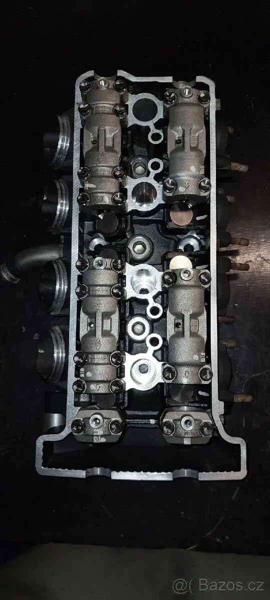 Hlava válců Yamaha FZ1 06