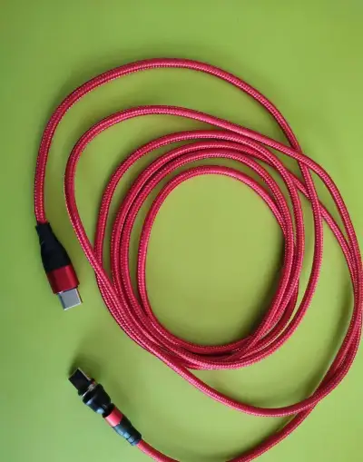 Magnetický micro USB a USB-C nabíjecí a datový kabel.