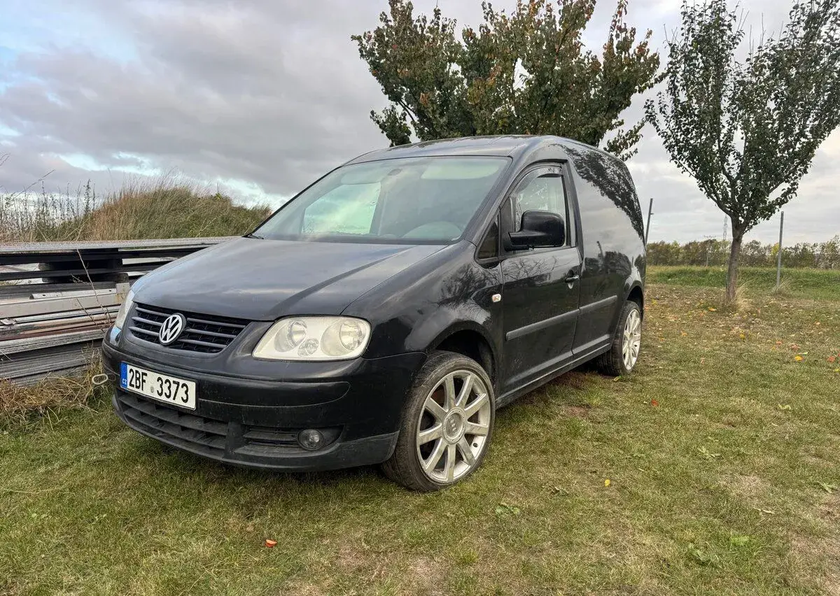 WV Caddy na opravu