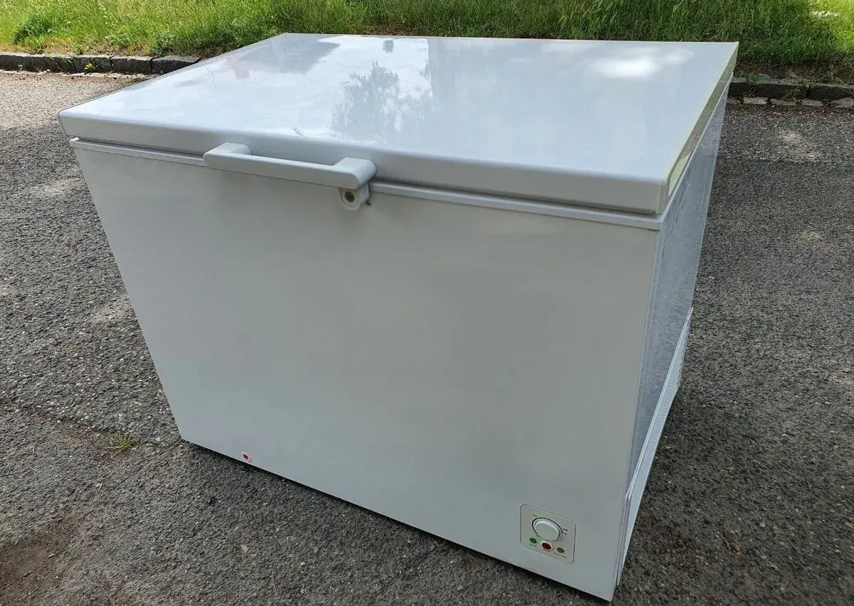 zánovní 303 litrů pultový mrazák truhla doprava