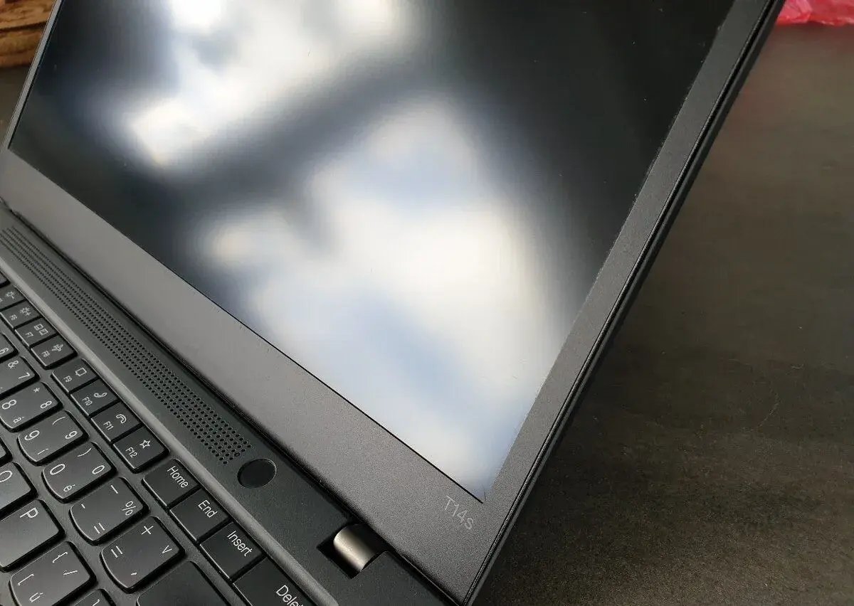 Notebook Lenovo T14s 2.generace Intel i7 16GB RAM