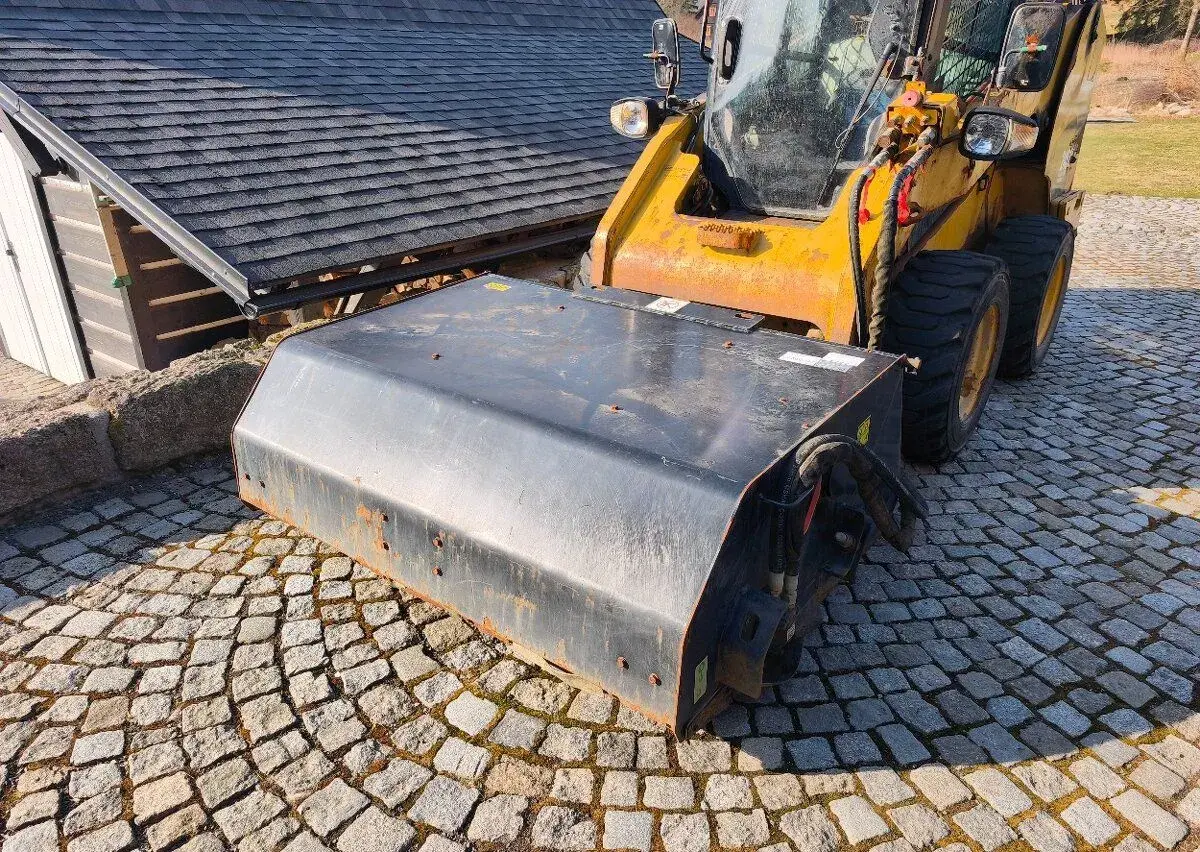 Zametací stroj CAT BU 115