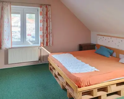 Pronájem ubytovacího zařízení pro 4 až 12 osob ve Velkém Mez