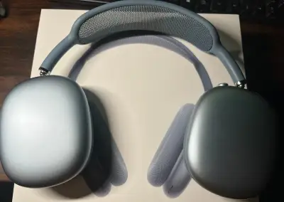 Apple AirPods Max - modré(koupené 2026, rok v záruce)