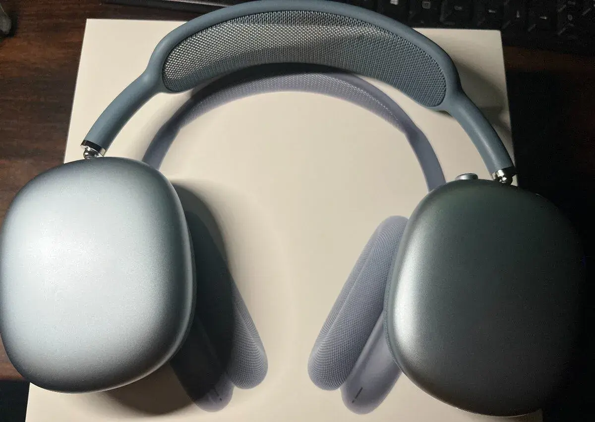 Apple AirPods Max - modré(koupené 2026, rok v záruce)